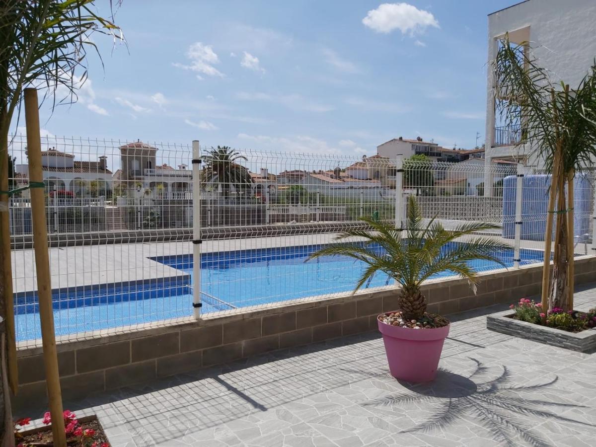 Apartament Amb Piscina Empuriabrava Dış mekan fotoğraf